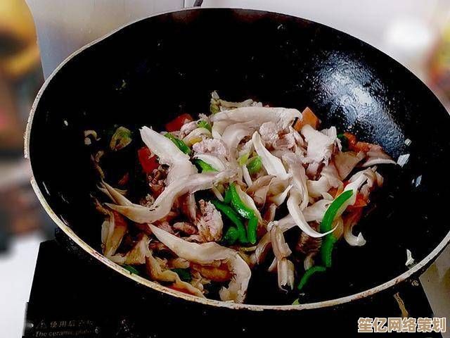 神角秘诀2025升级,蘑菇炒肉搭配成效翻倍,轻松制霸游戏战场! 神角秘诀2025升级,蘑菇炒肉搭配成效翻倍,轻松制霸游戏战场!